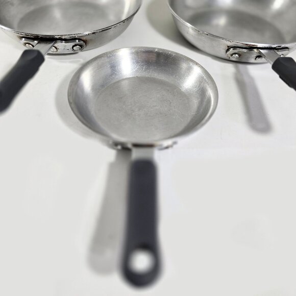Eagleware 3 Professional Saute Chef Pans Silicone Handles Skillets 2- 10" 1-7.5" - Picture 6 of 9